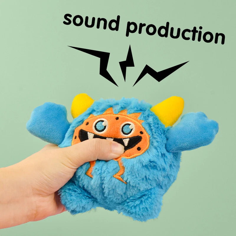 Jouet en peluche petit monstre pour chien qui couine